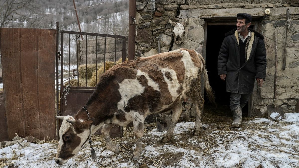 Fotky: Arménskou vesnici rozřízla nová hranice napůl